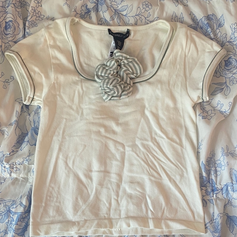 Women’s Medium Sincerely Jules White Tee with Green Trim and Scrunchie